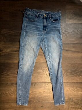American Eagle Outfitters Light Wash High-Rise Skinny Jeans